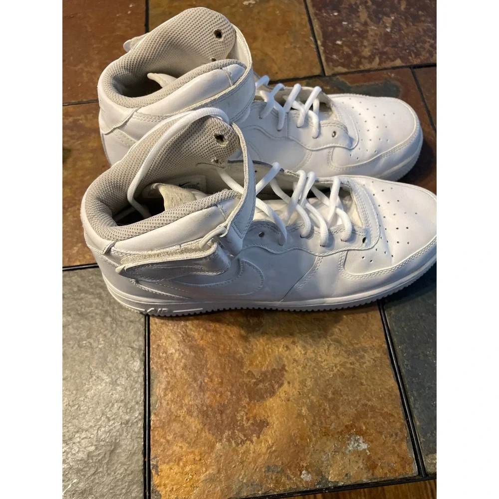 Nike Air Force 1 Mid 07 Triple White fits like a size 9 tag‎ faded see photo